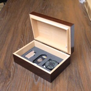 FUME NEW SMOKER GIFT SET - HUMIDOR WITH SILVER LIGHTER, CUTTER WITH HUMIDIFIER (GS-110)